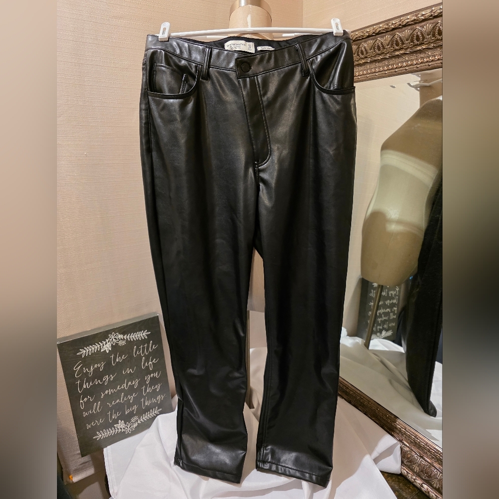 Abercrombie & Fitch Vegan Leather Pants. The 90s Straight Ultra High Rise. Sz 14